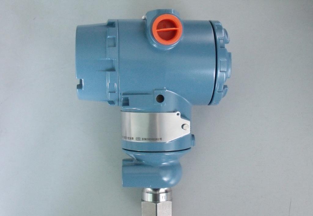 连夜刷屏叫嚣:“美国都站我们这边了