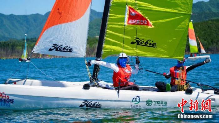 中国家庭帆船赛北京十三陵站开幕，近100名选手