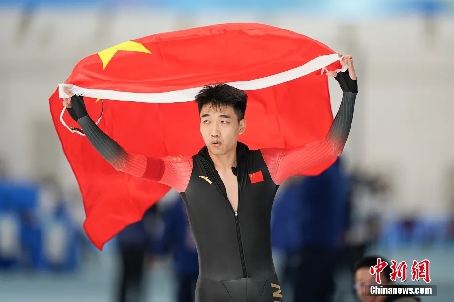 哈尔滨亚冬会一天夺2金，高亭宇回应累吐事件，