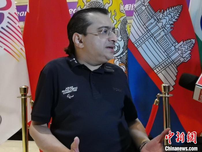 夜幕中的抵达：马吉德赞