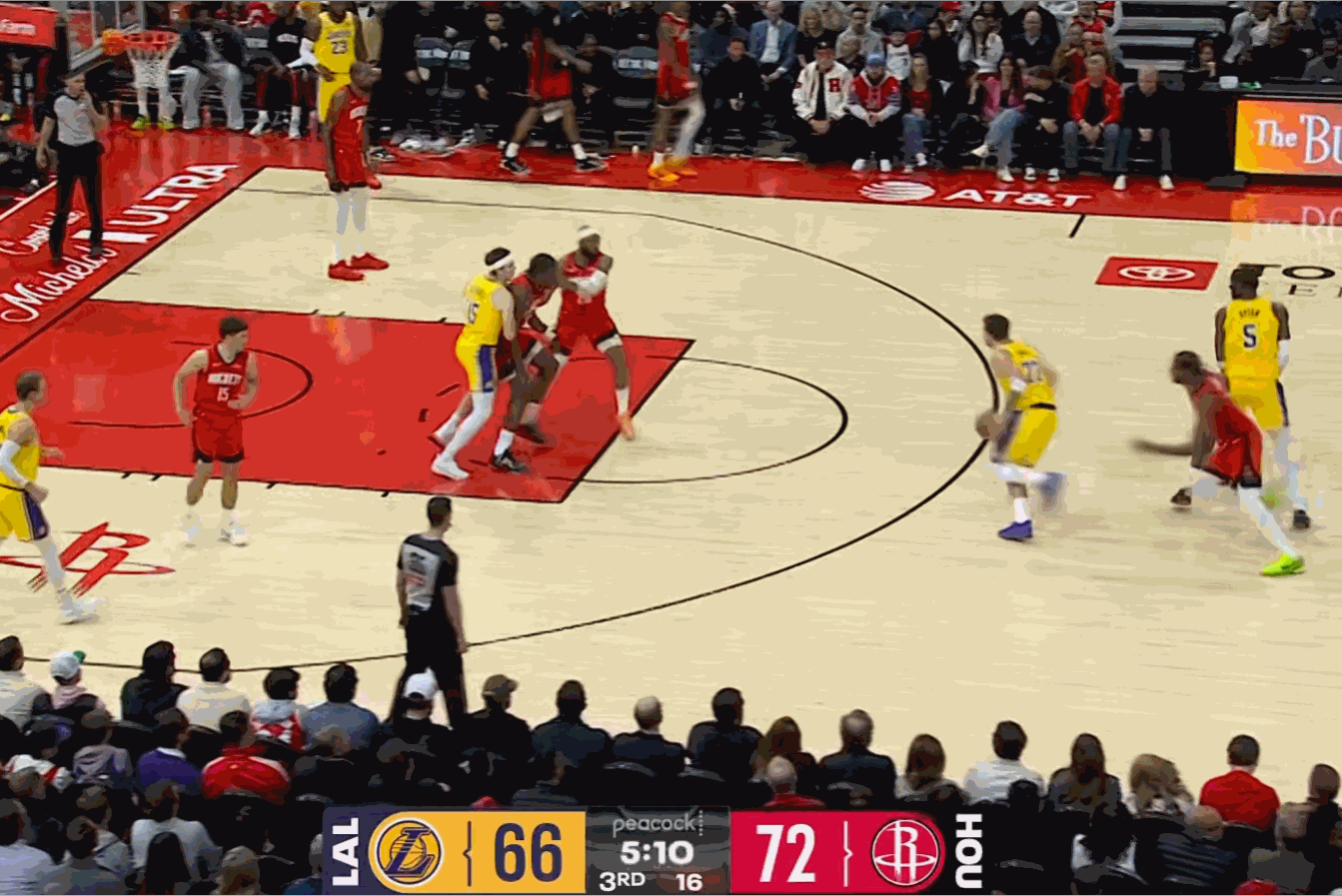 东契奇走步判罚成湖人逆转关键 赛场风云突变