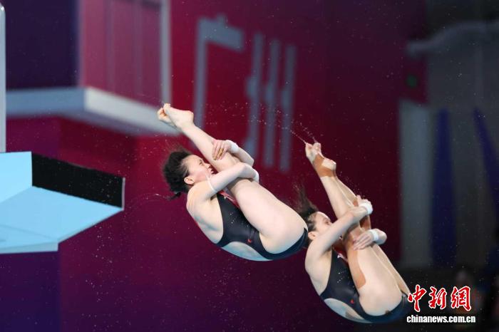 全红婵陈芋汐携手晋级决赛 女子双人10米跳台预