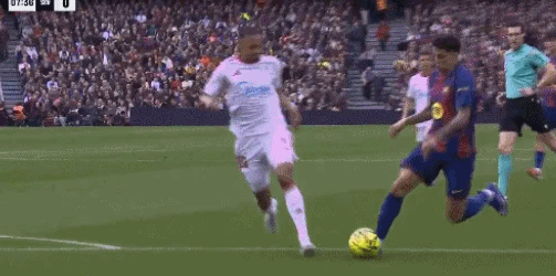 坎塞洛50米奔袭破门制造两点球 巴萨5-2塞维利亚