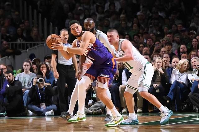 布朗41分率凯尔特人逆转太阳 布克40分难救主队