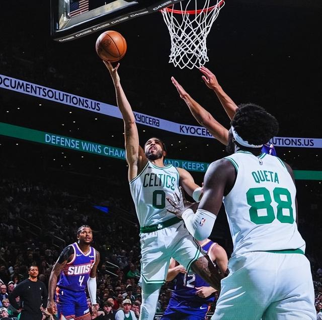 布朗41分率凯尔特人逆转太阳 布克40分难救主队