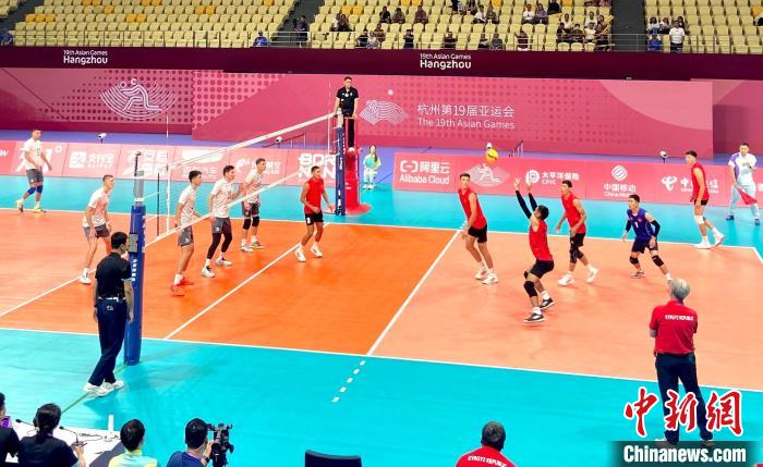 留学生观赛见证亚运会男子排球首战