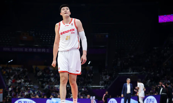 李慕豪压制沈梓捷展现静态天赋 深圳男篮季后赛