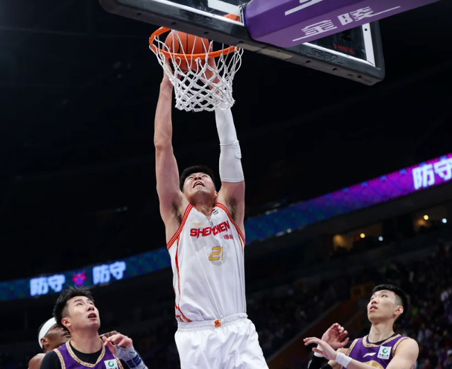 李慕豪压制沈梓捷展现静态天赋 深圳男篮季后赛