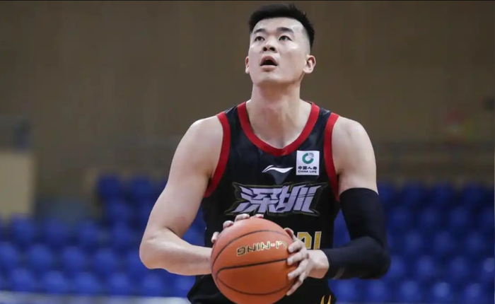 李慕豪压制沈梓捷展现静态天赋 深圳男篮季后赛