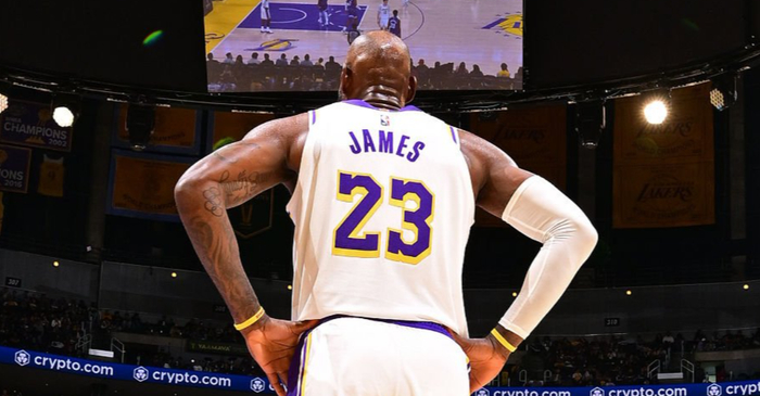 勒布朗·詹姆斯面临退役抉择 未来方向引关注