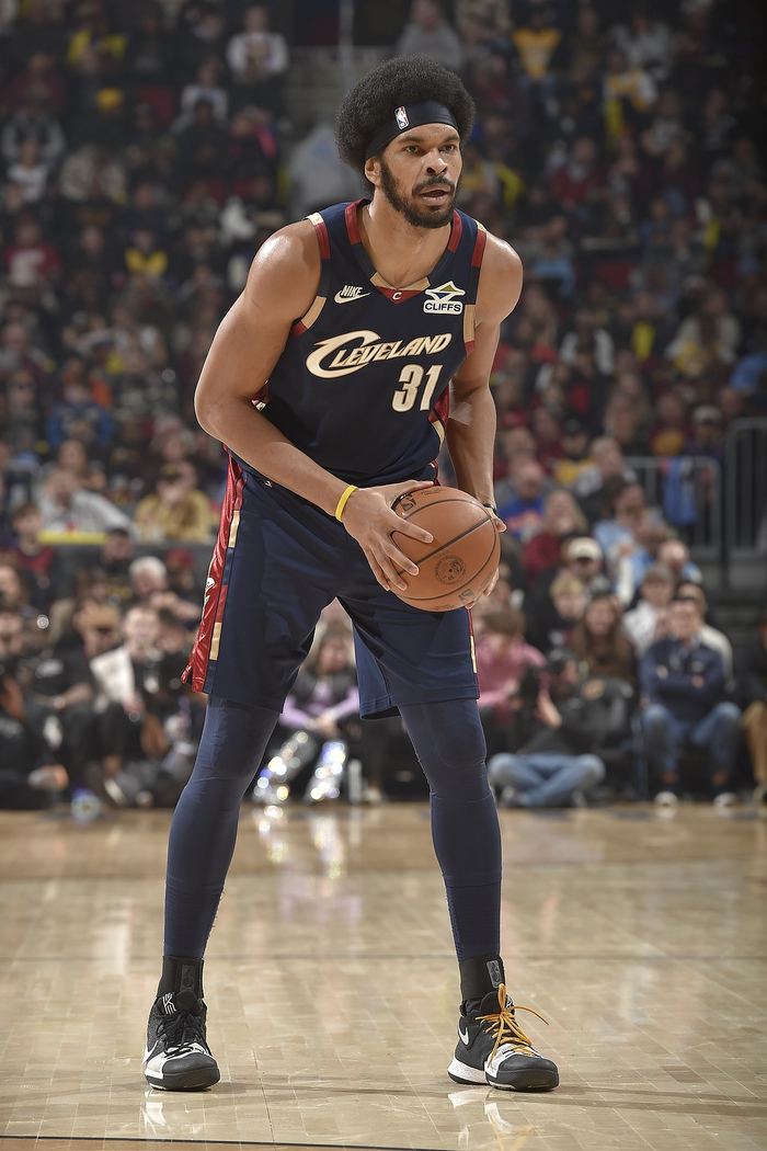 阿伦复出助骑士大胜热火，哈登挡拆战术成关键