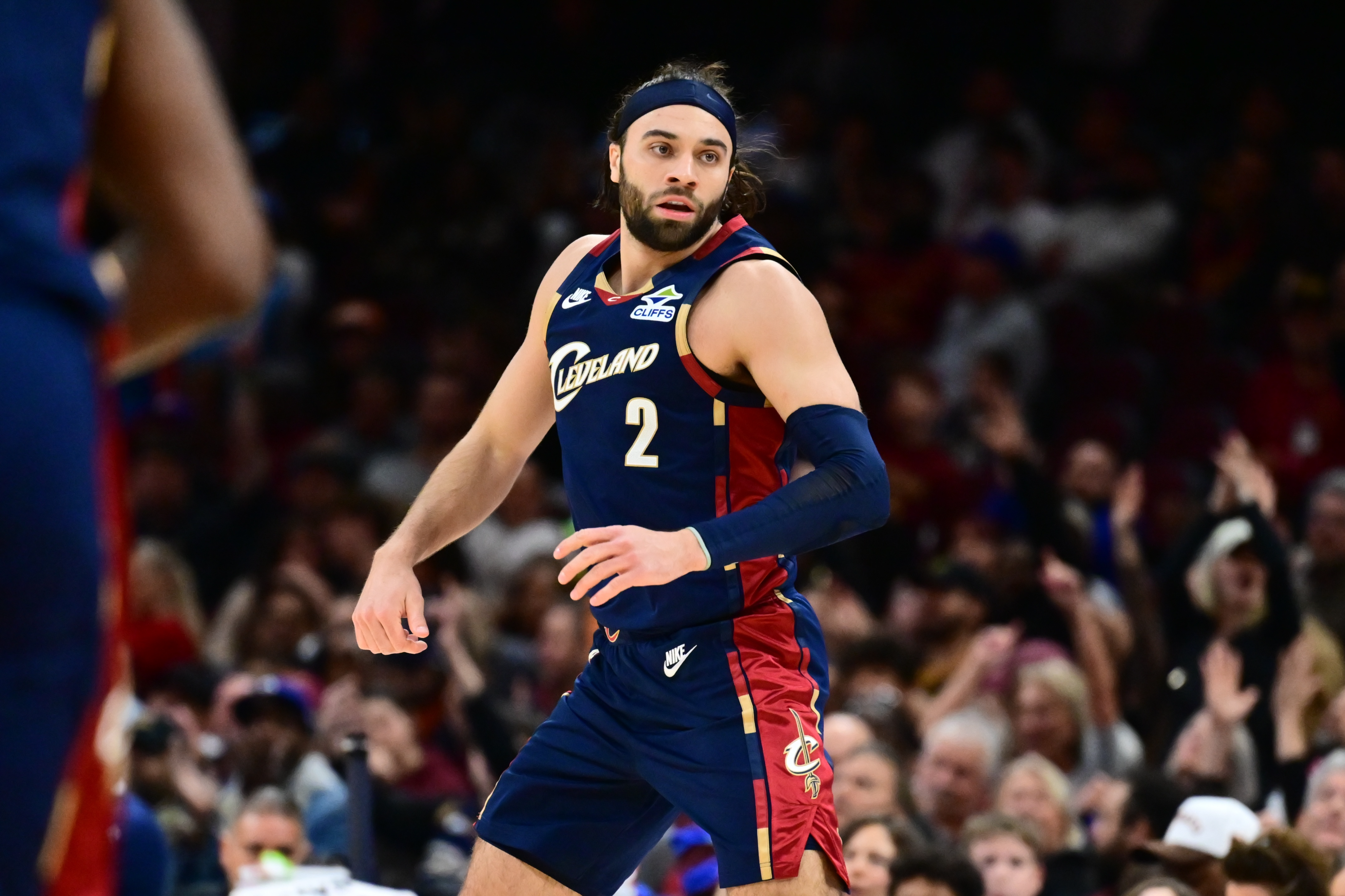 阿伦复出助骑士大胜热火，哈登挡拆战术成关键